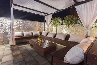 Ferienhaus mit 3 Ferienwohnungen für 5 bis 15