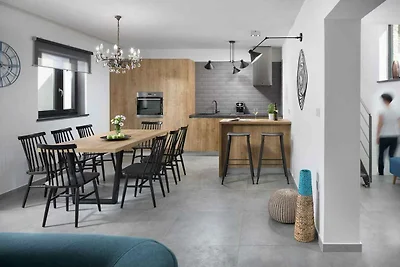 Moderne Villa mit privatem Pool, eingezäuntem