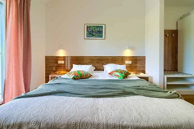 Ferienhaus mit Aussenpool und Terrasse