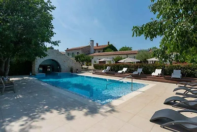 Villa mit beheiztem Pool, Whirlpool und Sauna