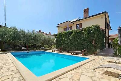 Ferienwohnung mit Pool und Garten
