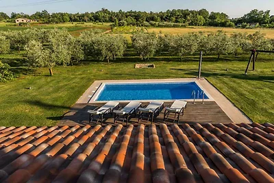 Villa mit Pool und Klimaanlage