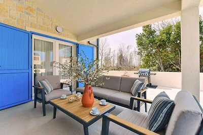 Villa mit Pool und Grill