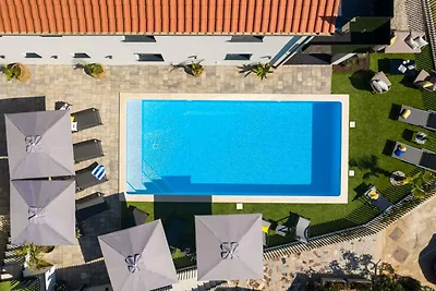 Ferienwohnung mit Pool und Meerblick