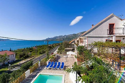 Ferienhaus mit Pool und Meerblick