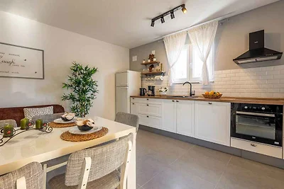 Ferienwohnung mit privatem Pool und Garten in