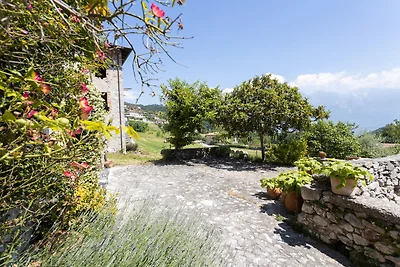 Ferienhaus mit Balkon und Garten