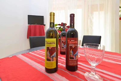 Ferienwohnung mit Balkon mit Gartenmöbeln