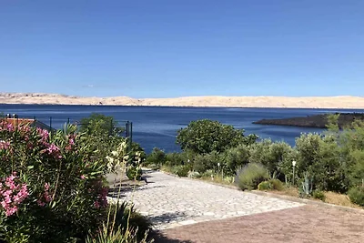 Villa mit Swimmingpool und Meerblick