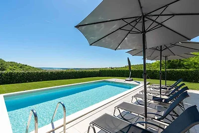 FerienHaus mit Swimmingpool und Meerblick
