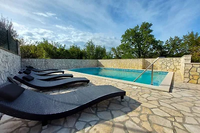 Ferienwohnung mit Balkon und Pool