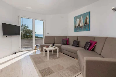 Ferienhaus mit Terrasse und Pool