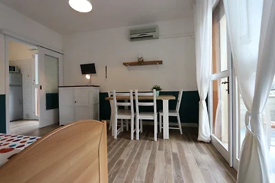 Ferienwohnung mit Klimaanlage und Balkon