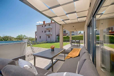 Ferienhaus mit Pool und schönem Garten