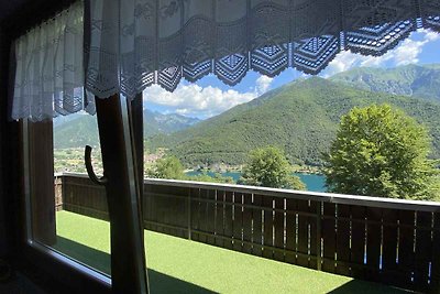 Ferienwohnung mit Pool und im ersten Stock