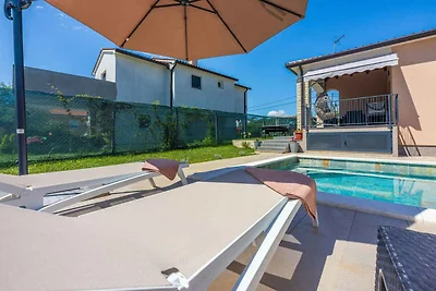 Ferienhaus mit Pool und Klimaanlage