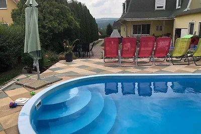 Ferienhaus mit Pool, Klima und moderner
