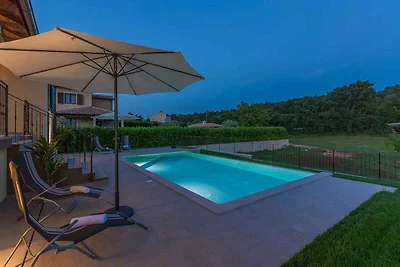 Villa mit Pool und Klimaanlage