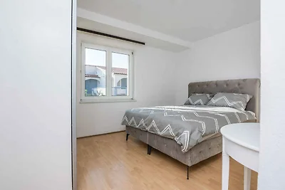 Ferienwohnung mit Balkon, Parkplatz und