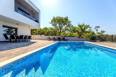 Villa mit Schwimmbad im ruhigen Dorf Smrika