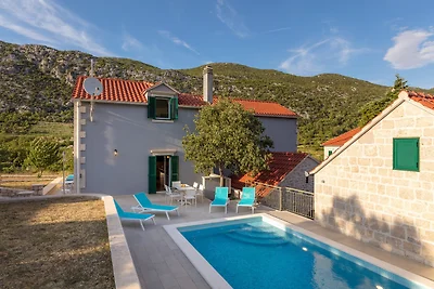 Villa mit Aussenpool