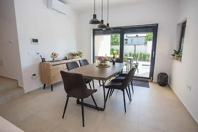 Villa mit Klimaanlage und Pool