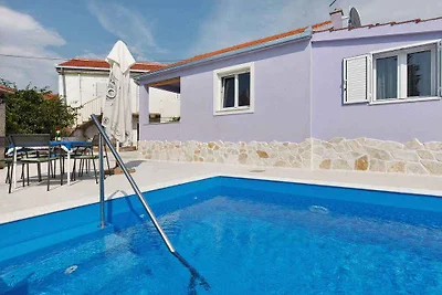 Ferienhaus mit Pool und Internet
