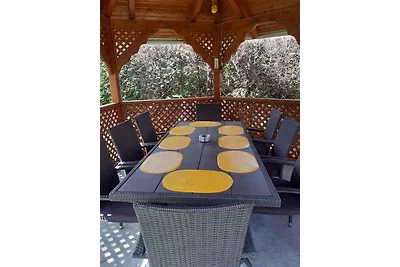 Ferienhaus mit Garten und Grill