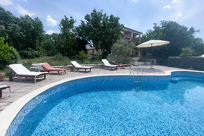 Ferienwohnung mit Pool & Balkon