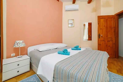 Ferienhaus mit Pool und Klimaanlage