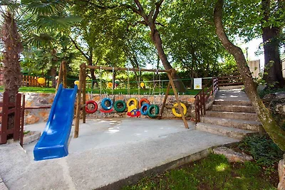 Ferienhaus mit grossem Garten und Pool