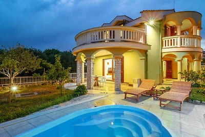 Ferienhaus mit Klimaanlage und Aussenpool