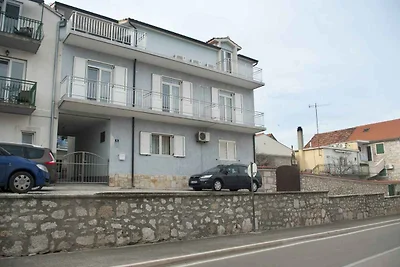 Ferienwohnung mit Balkon, Terrasse und Grill