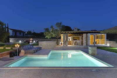 Villa mit Pool, Sauna und Fitness