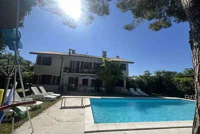 Ferienhaus mit Terrasse und Pool