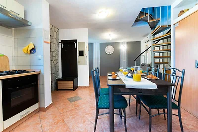 Ferienhaus mit Pool und Klimaanlage