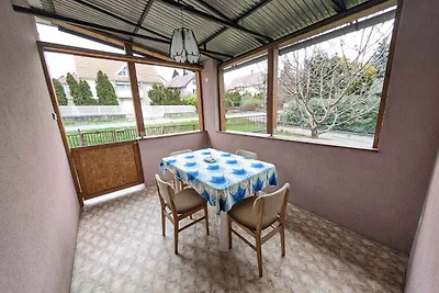 Ferienhaus mit Terrasse und grossem Garten