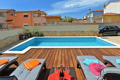 Ferienhaus mit Swimmingpool und Gartenküche