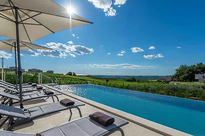 Villa mit Klimaanlage und Pool
