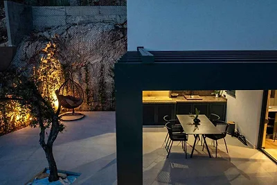 Villa mit Pool und Meerblick