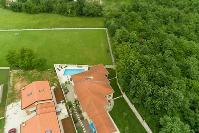 Villa mit eigenem Pool und Garten