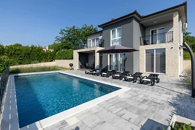 Ferienhaus Villa mit Pool und Grill
