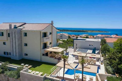 Komfortable Ferienwohnung Tomo mit Meerblick 