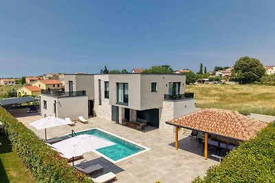 Elegante Villa mit privatem Pool, Terrasse un