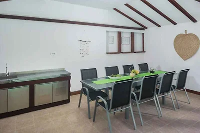 Villa mit beheiztem Pool und Klimaanlage