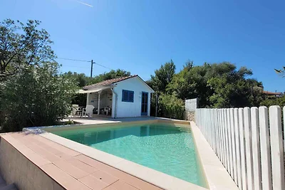 Ferienhaus mit Pool und Grill