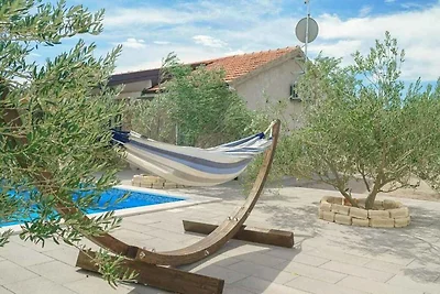 Ferienhaus mit Pool und Grill