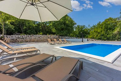 Ferienhaus mit Pool und Grill