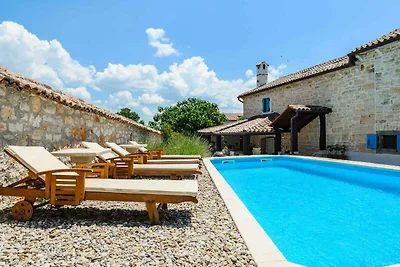 Ferienwohnung mit Pool und Klimaanlage