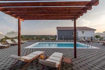 Villa mit Klimaanlage und Pool